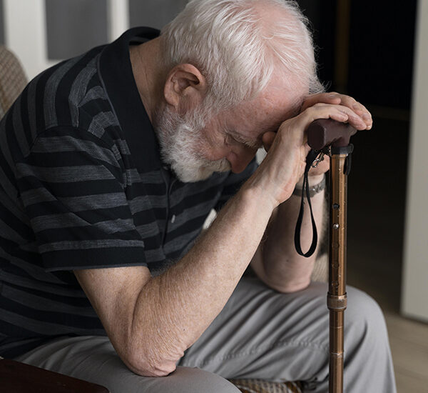 Além da memória: mudanças na caminhada podem ser sinais de Alzheimer