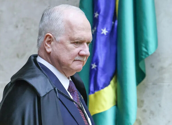 Fachin deve detalhar hoje rito de pedido sobre Mendonça e tende a suspender sessão