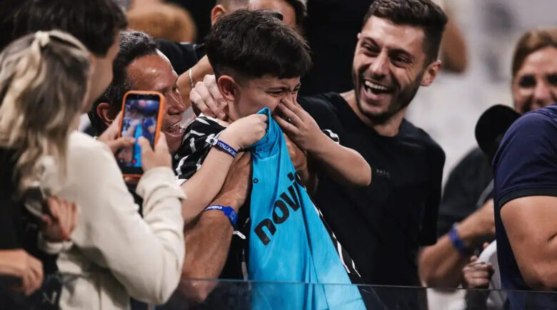 Corinthians é denunciado no STJD por episódio com criança e camisa de Neymar