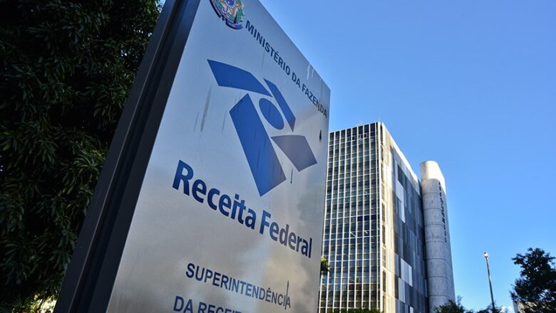 Leilão da Receita Federal tem PlayStation 5, celulares e computadores