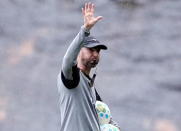 Botafogo muda avaliação sobre Bellão e busca novo técnico antes da Data Fifa