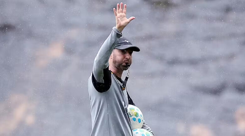 Botafogo muda avaliação sobre Bellão e busca novo técnico antes da Data Fifa
