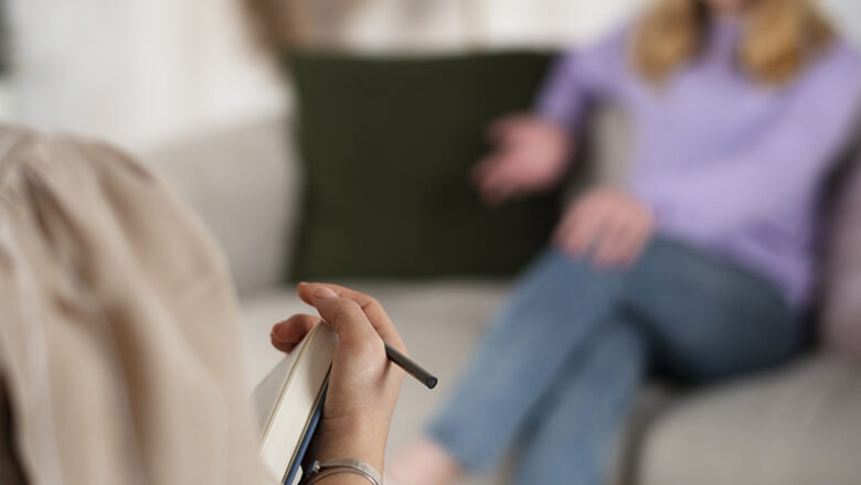 Terapia ou psiquiatria? Tratamentos podem ser complementares