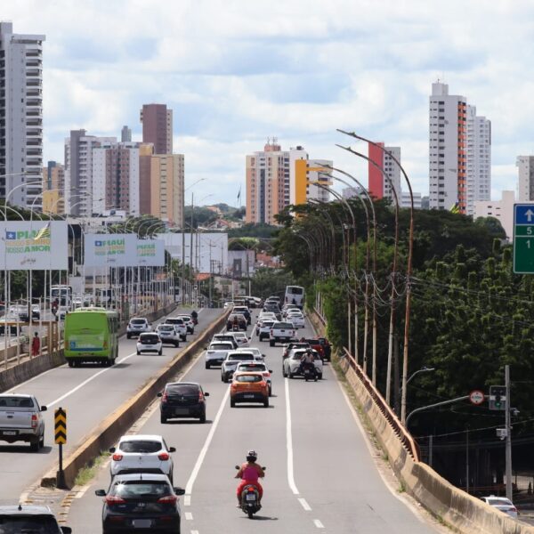 TSE proíbe propaganda e uso de adesivos de candidatos em carros de aplicativos