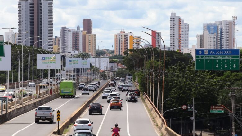 TSE proíbe propaganda e uso de adesivos de candidatos em carros de aplicativos