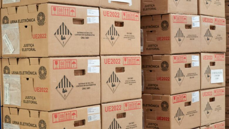 Urnas começam a ficar prontas para as eleições de 4 de outubro