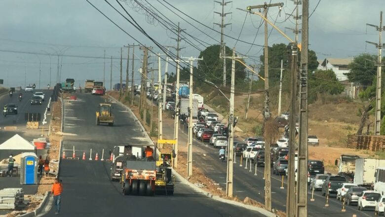 Obra interdita trecho da BR-343 e causa congestionamento em Teresina