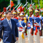 Xi Jinping parabeniza reeleição e propõe acelerar parceria China-Brasil