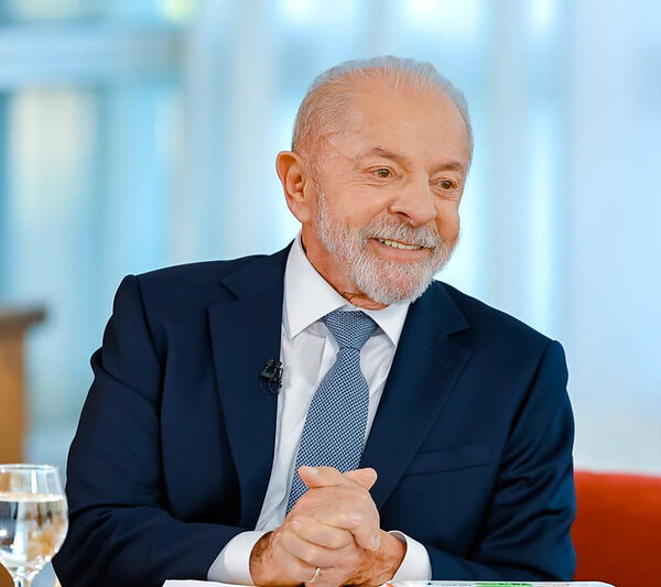 Lula anuncia nova modalidade do Pé-de-Meia para estudantes universitários
