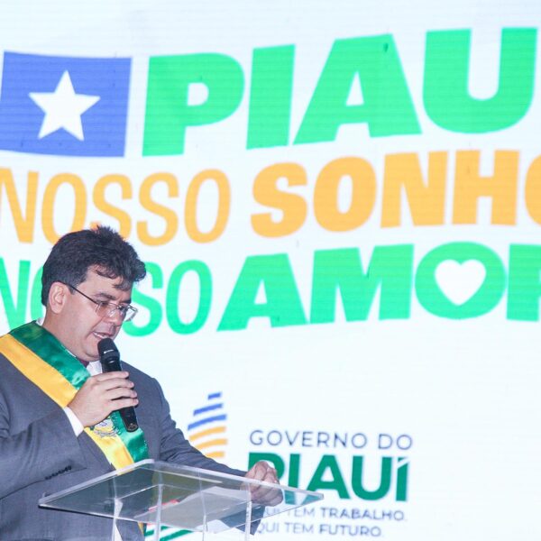 Rafael Fonteles participa de celebração do Dia do Piauí em Parnaíba e promete mais investimentos
