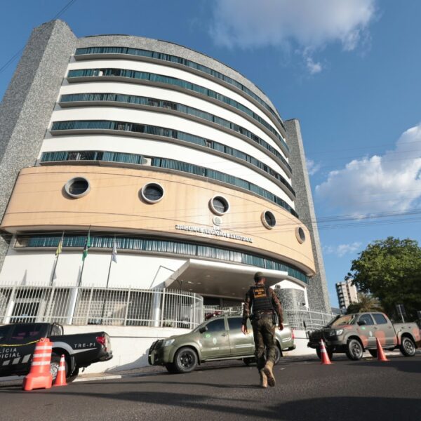 TRE-PI proíbe ônibus escolares gratuitos para eleitores na véspera da eleição