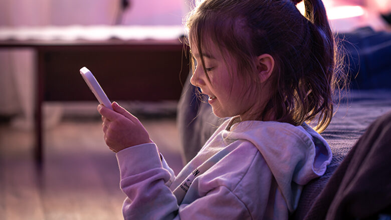 Como proteger crianças e adolescentes dos riscos no ambiente digital