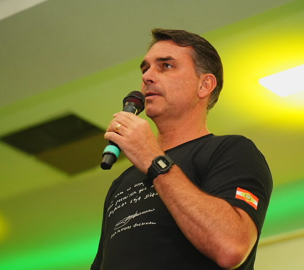 Medo de desgaste de Flávio faz direita recuar na 6×1