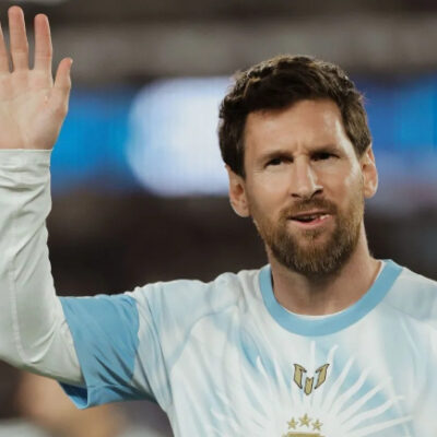 Messi se despede da seleção argentina com gol, assistências e muita emoção