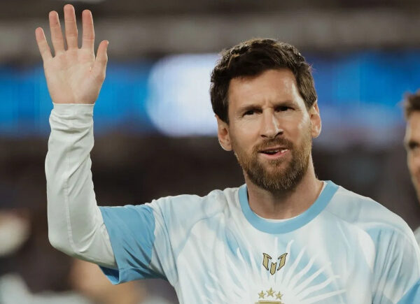 Messi se despede da seleção argentina com gol, assistências e muita emoção
