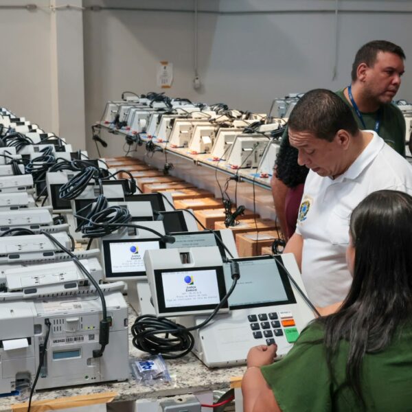 TRE-PI inicia preparação de mídias e urnas para a votação do 2º turno