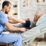 Diagnóstico de câncer: como cuidar da saúde emocional de pacientes e familiares