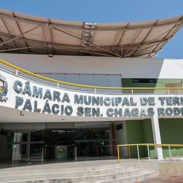 Votação de reajuste de servidores de Teresina é adiada; categorias paralisam